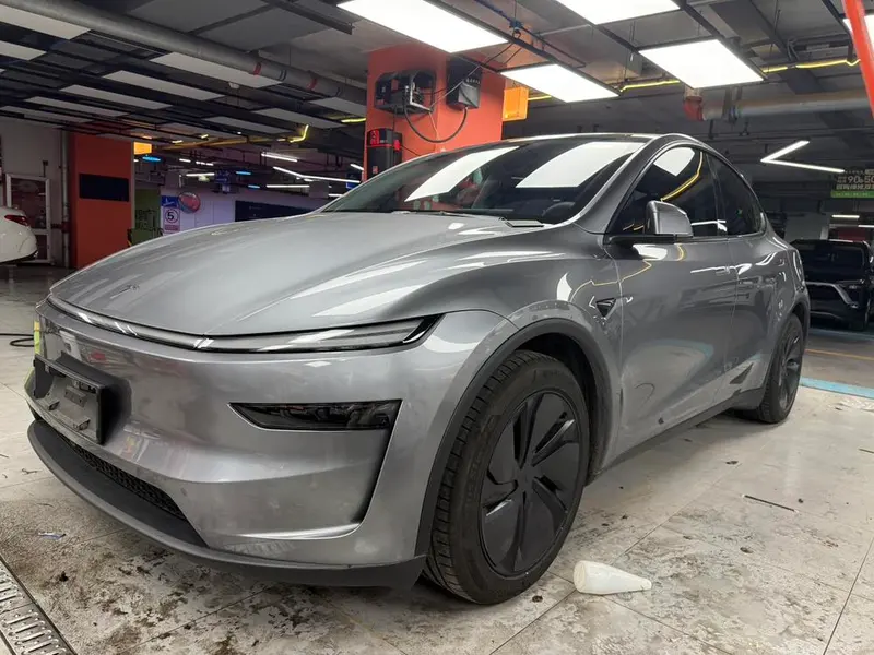 Tesla Model Y, 2025