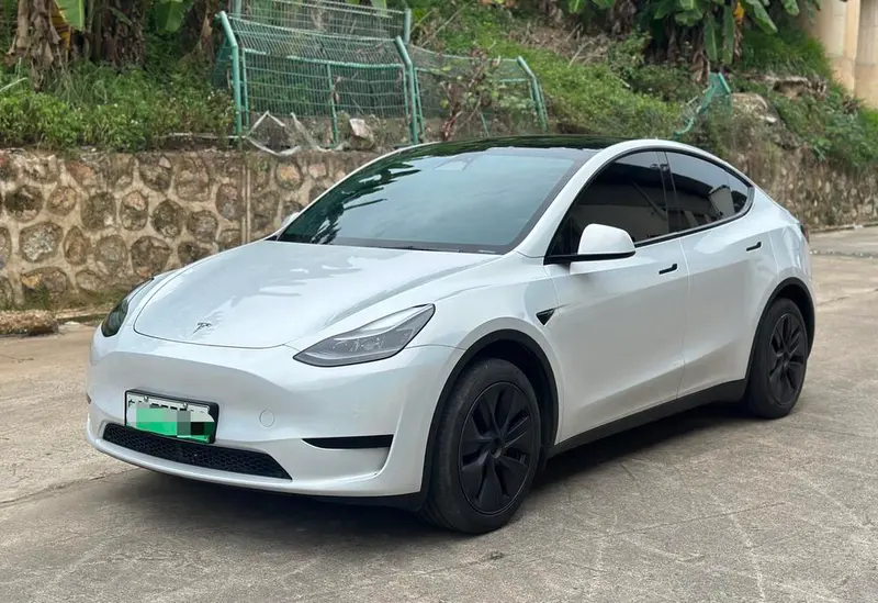 Tesla Model Y, 2023