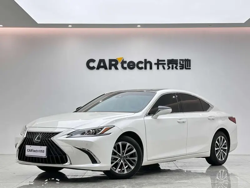 Lexus ES, 2022