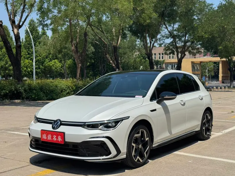 Volkswagen Golf, 2023