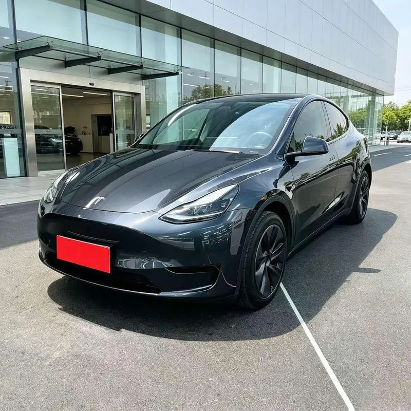 Tesla Model Y, 2024