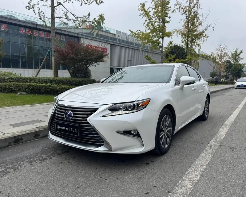 Lexus ES, 2015