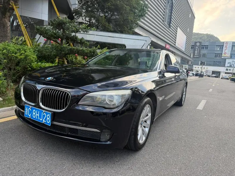 BMW 7-Series, 2011