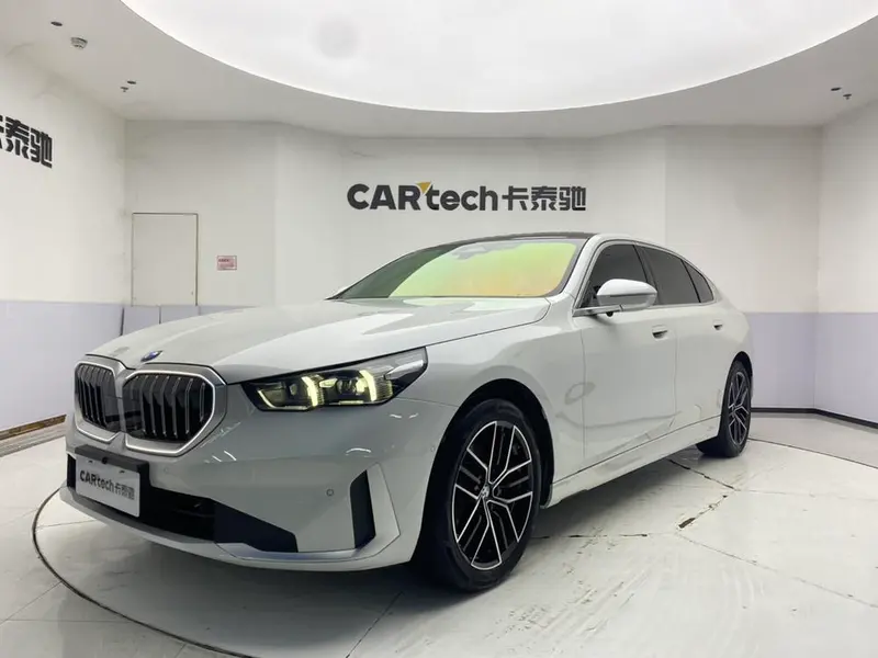 BMW 5-Series, 2024