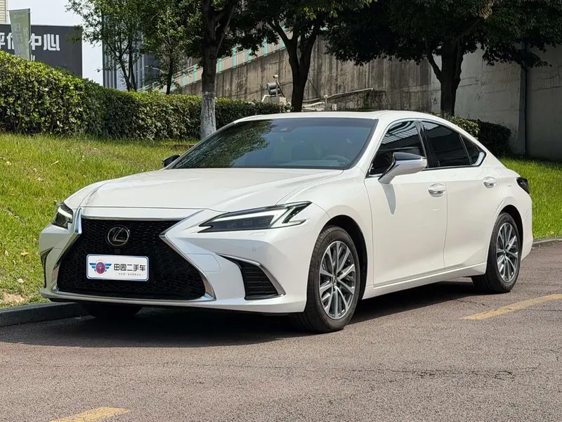 Lexus ES, 2024