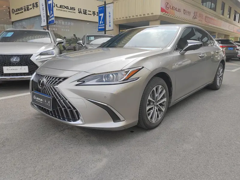 Lexus ES, 2022