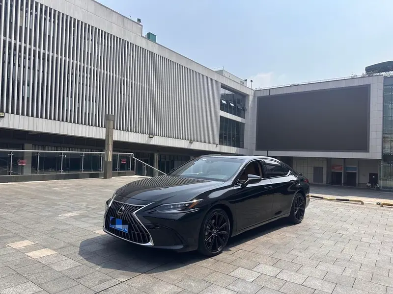 Lexus ES, 2022