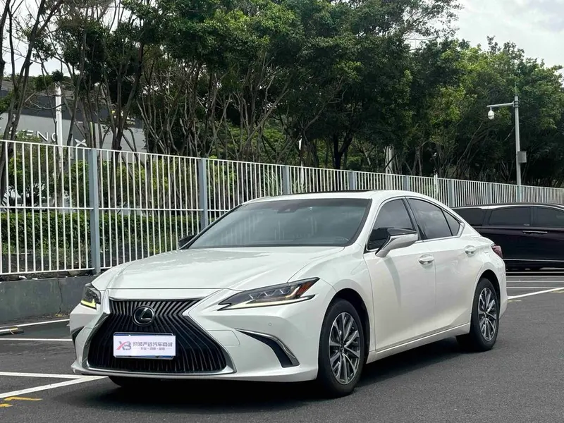 Lexus ES, 2020