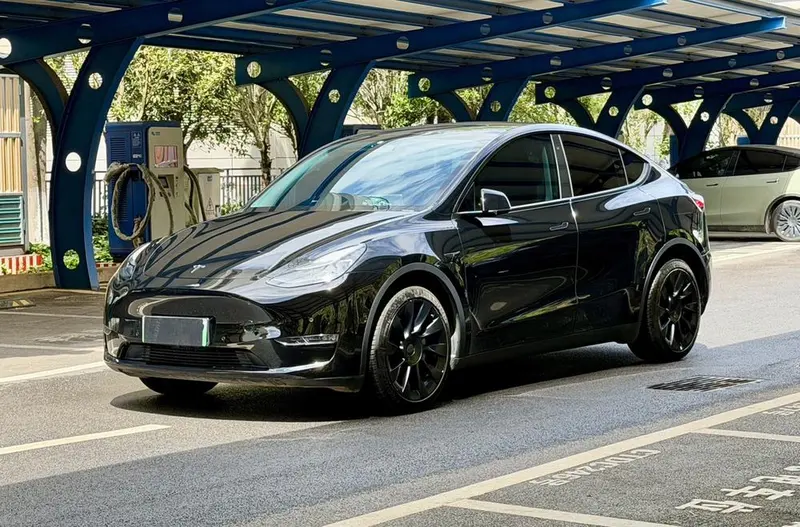 Tesla Model Y, 2022