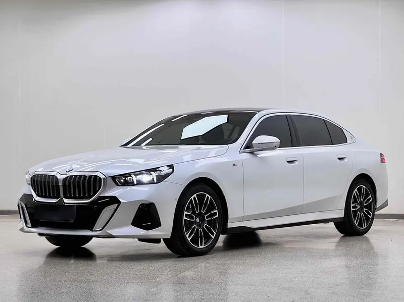 BMW 5-Series, 2025