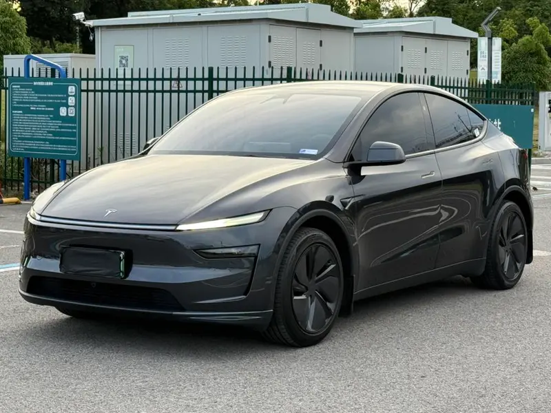Tesla Model Y, 2025