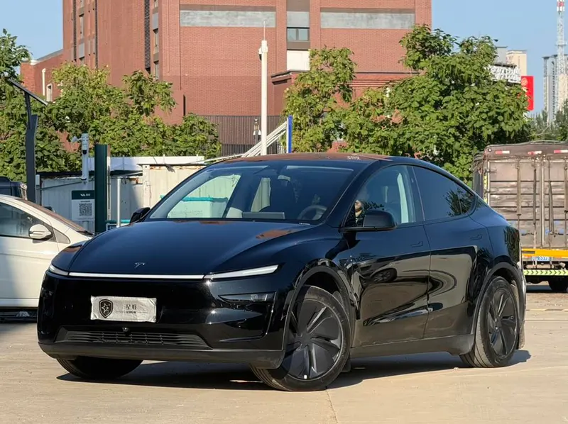 Tesla Model Y, 2025