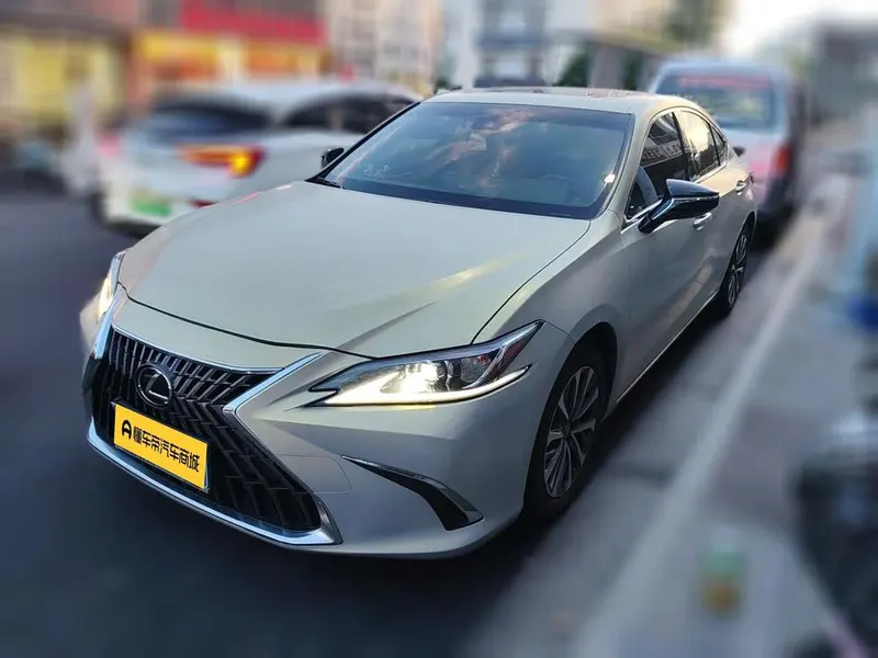 Lexus ES, 2022
