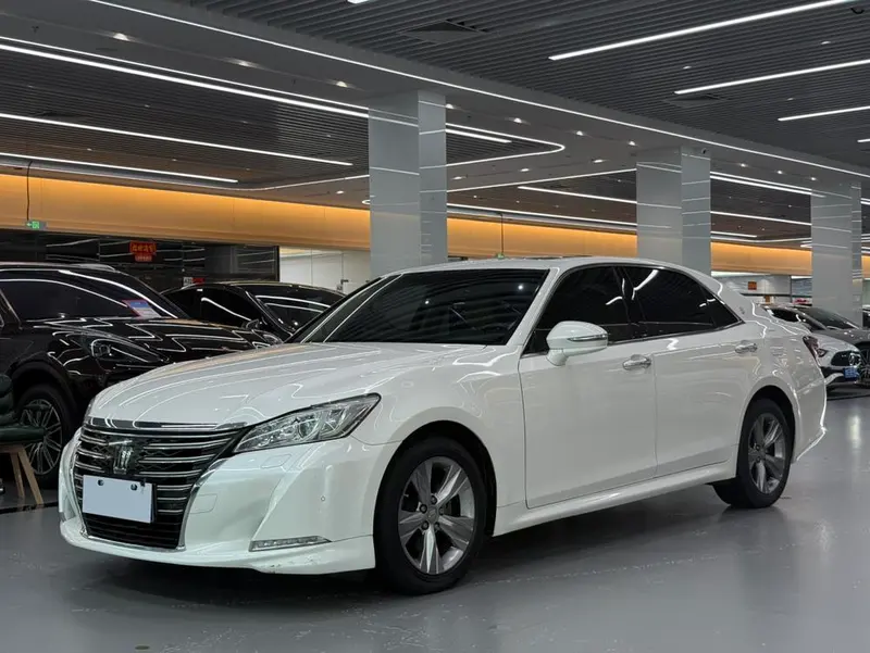 Toyota Crown, 2015