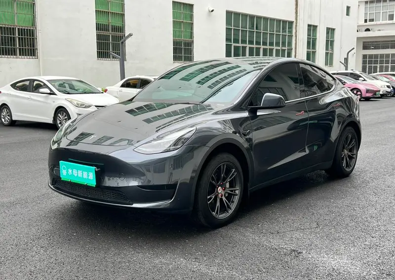 Tesla Model Y, 2024