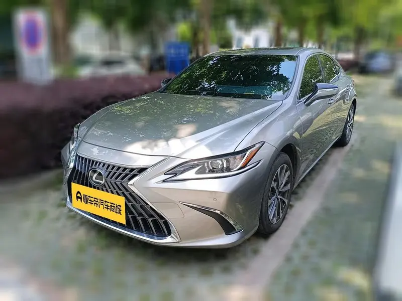 Lexus ES, 2022