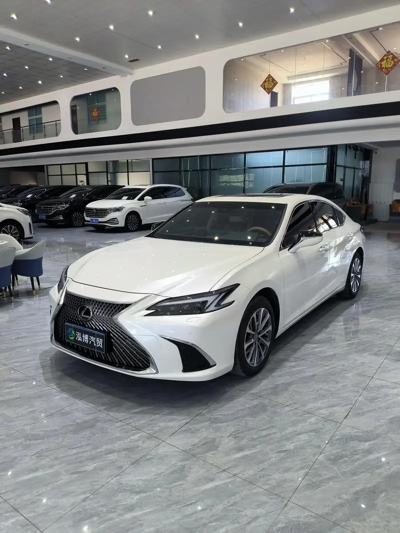 Lexus ES, 2025