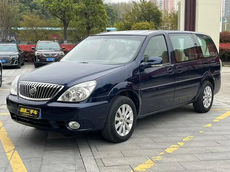 Buick GL8, 2013