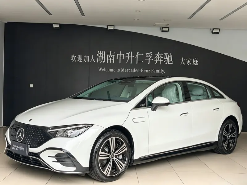 Mercedes-Benz EQE, 2025