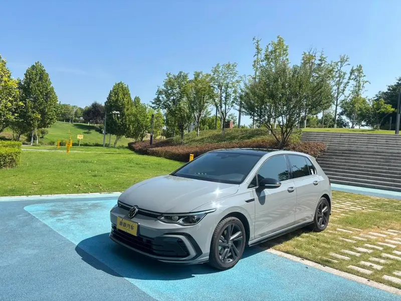 Volkswagen Golf, 2022