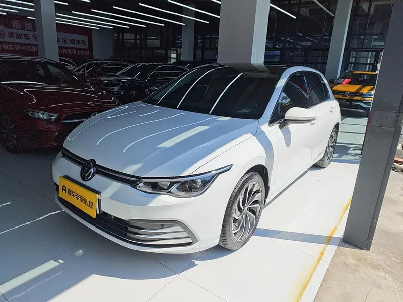 Volkswagen Golf, 2023