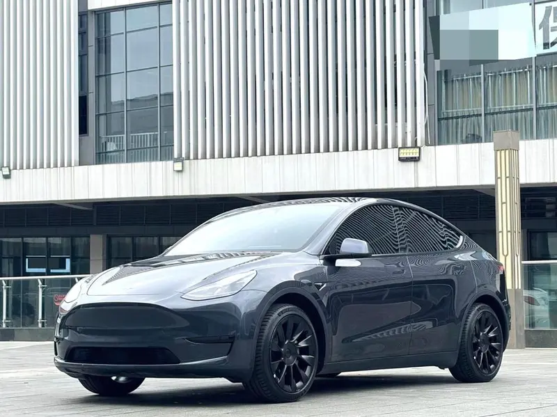 Tesla Model Y, 2024
