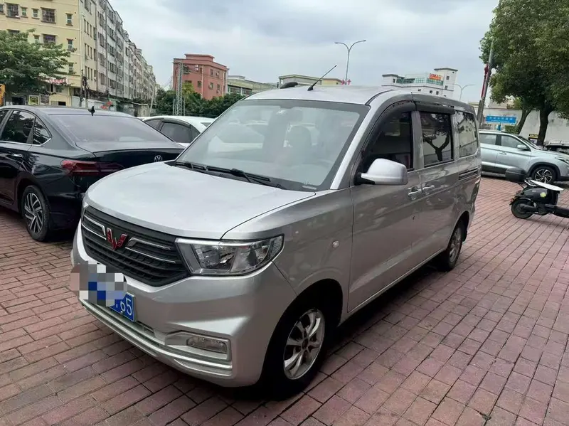 Wuling Hongguang V, 2019