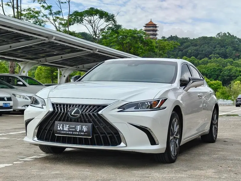 Lexus ES, 2022