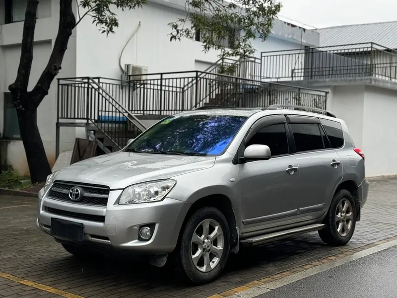 Toyota RAV4, 2011