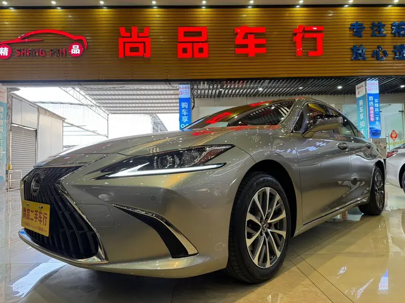 Lexus ES, 2022