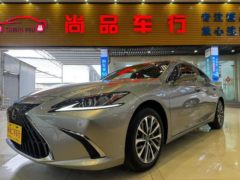 Lexus ES, 2022