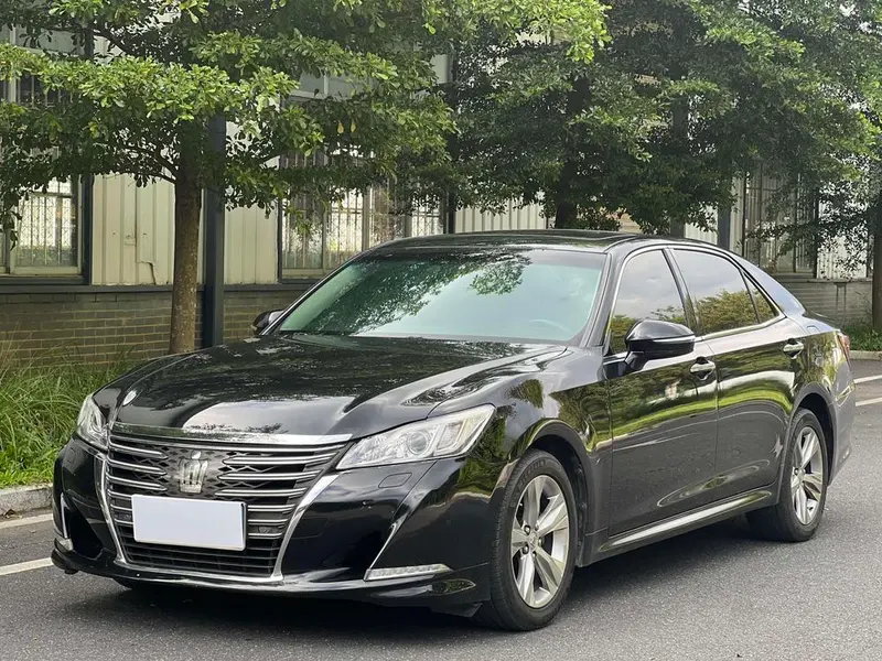 Toyota Crown, 2015