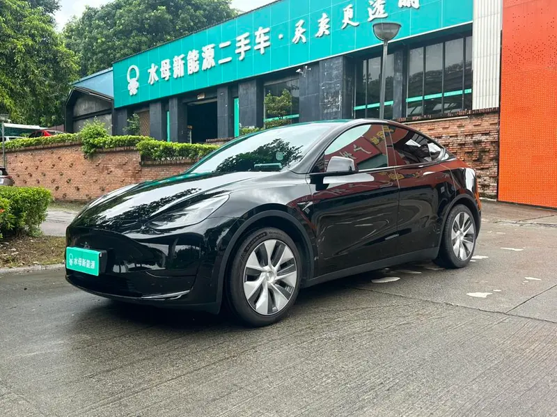 Tesla Model Y, 2022