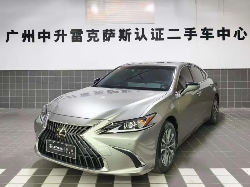 Lexus ES, 2022
