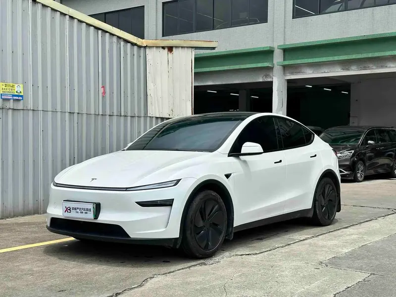 Tesla Model Y, 2026