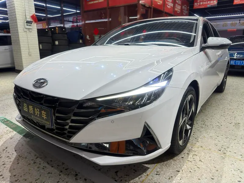Hyundai Elantra, 2022