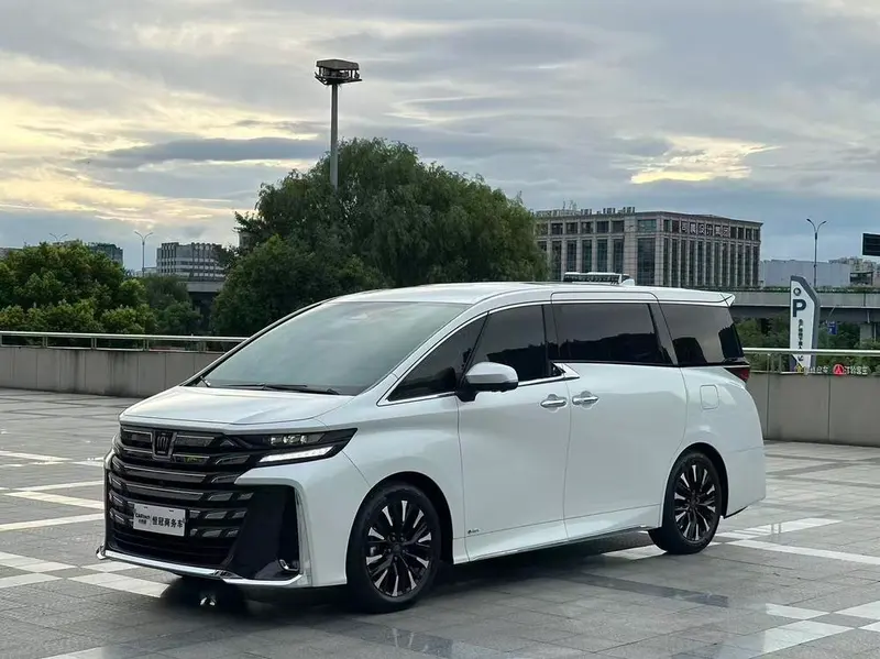 Toyota Vellfire, 2023