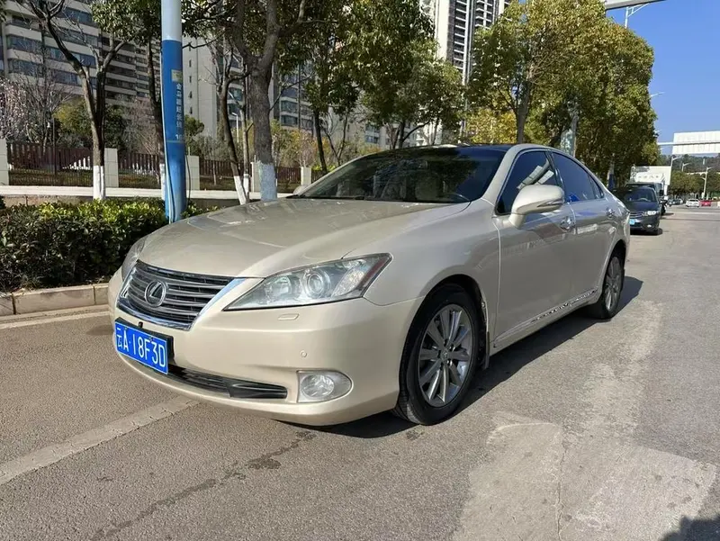 Lexus ES, 2010