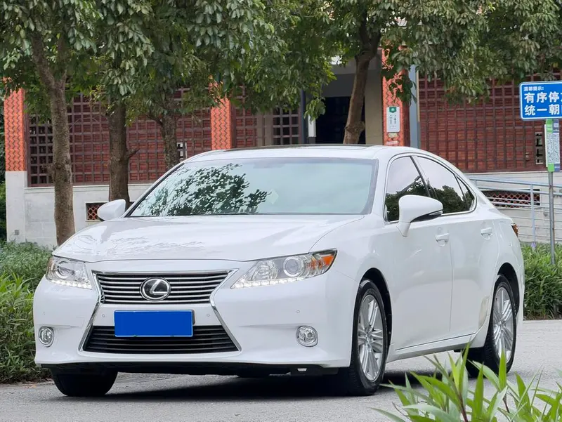 Lexus ES, 2014