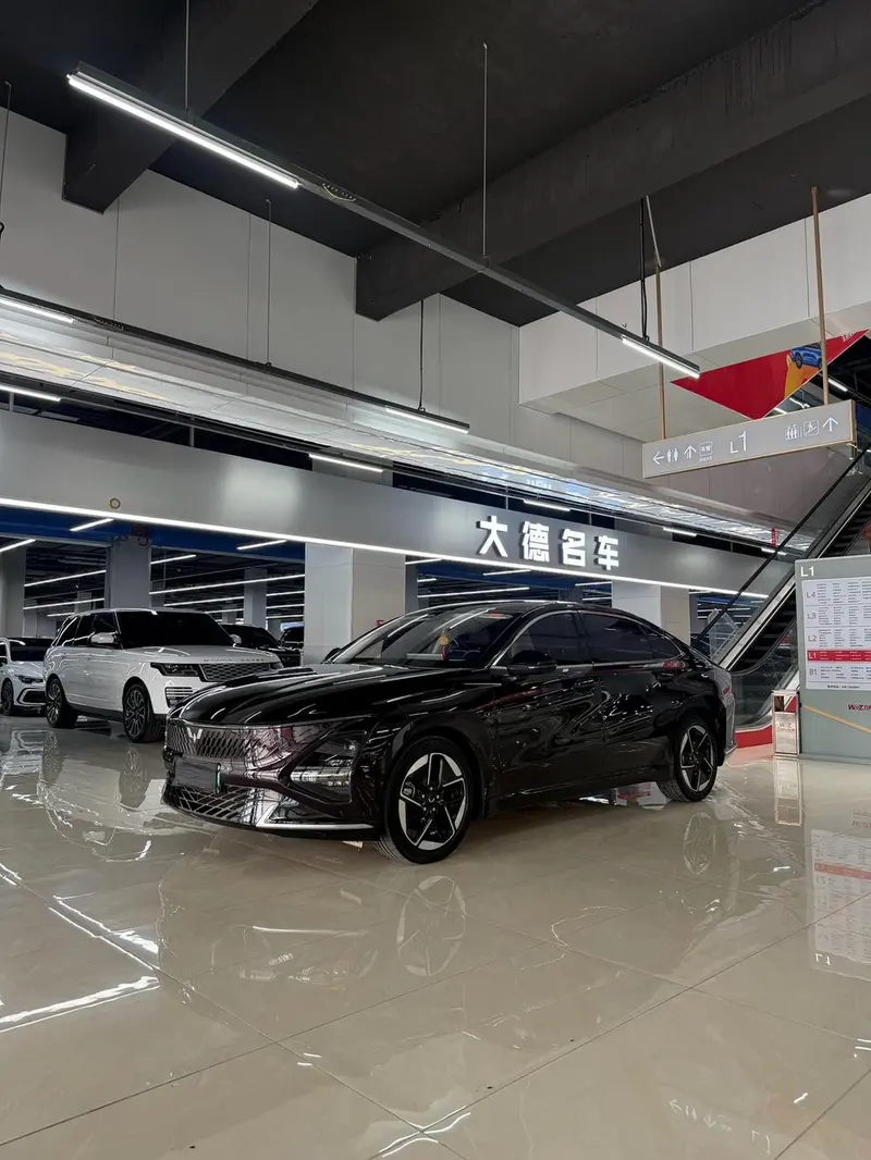 Wuling Starlight PHEV, 2023