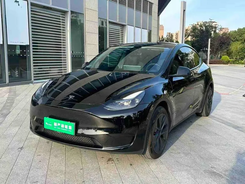 Tesla Model Y, 2023