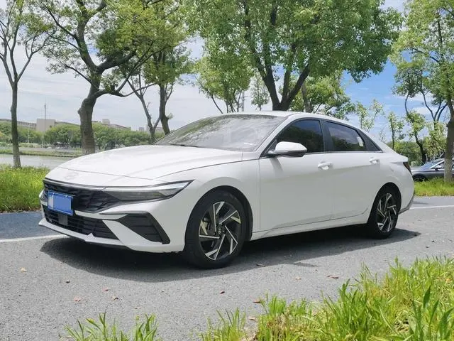 Hyundai Elantra, 2023