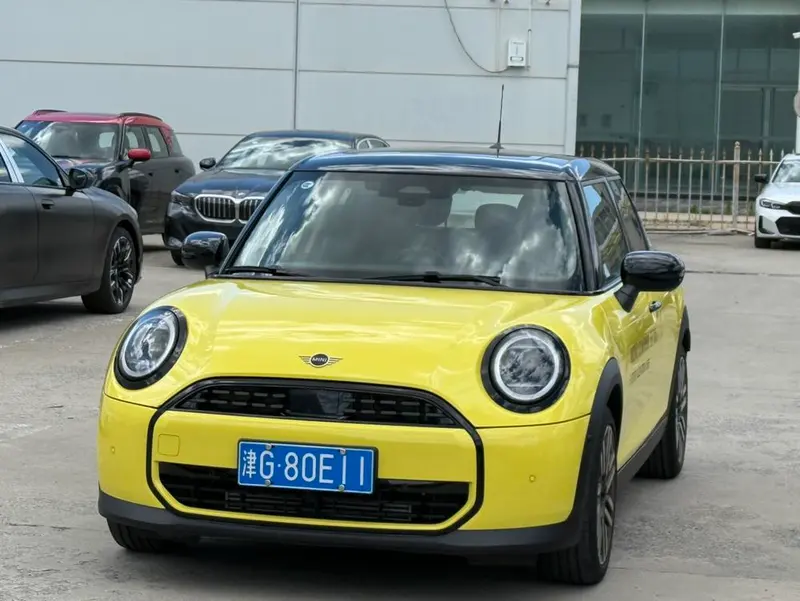 MINI MINI, 2025