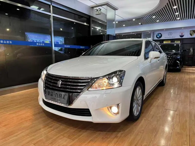 Toyota Crown, 2012
