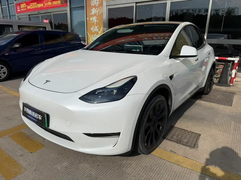 Tesla Model Y, 2022