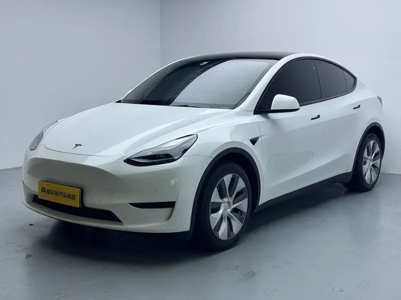 Tesla Model Y, 2022