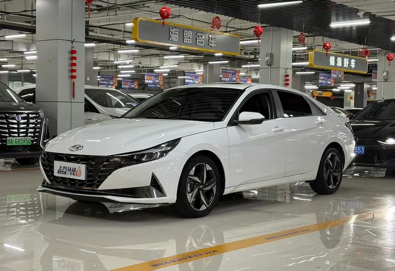 Hyundai Elantra, 2022