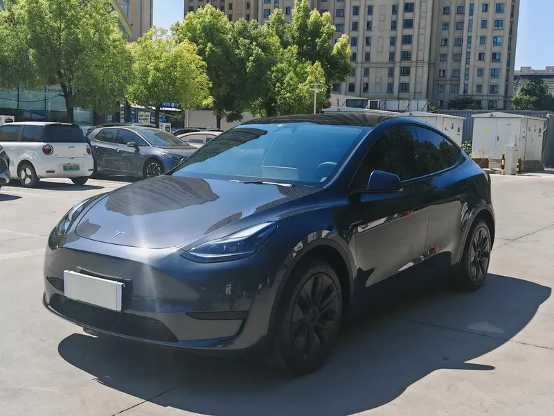 Tesla Model Y, 2024