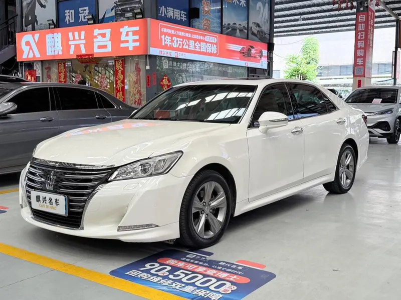 Toyota Crown, 2015
