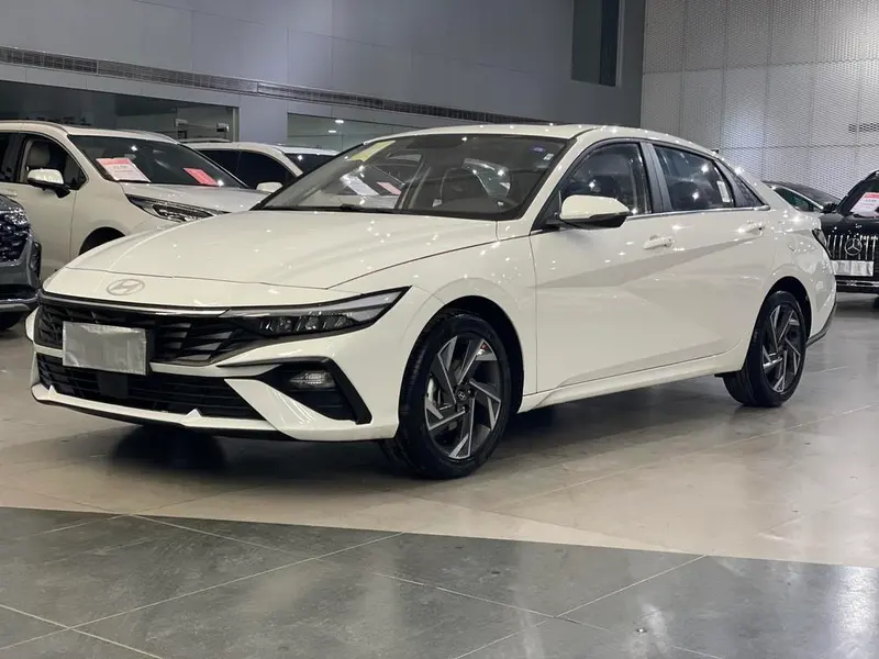 Hyundai Elantra, 2023